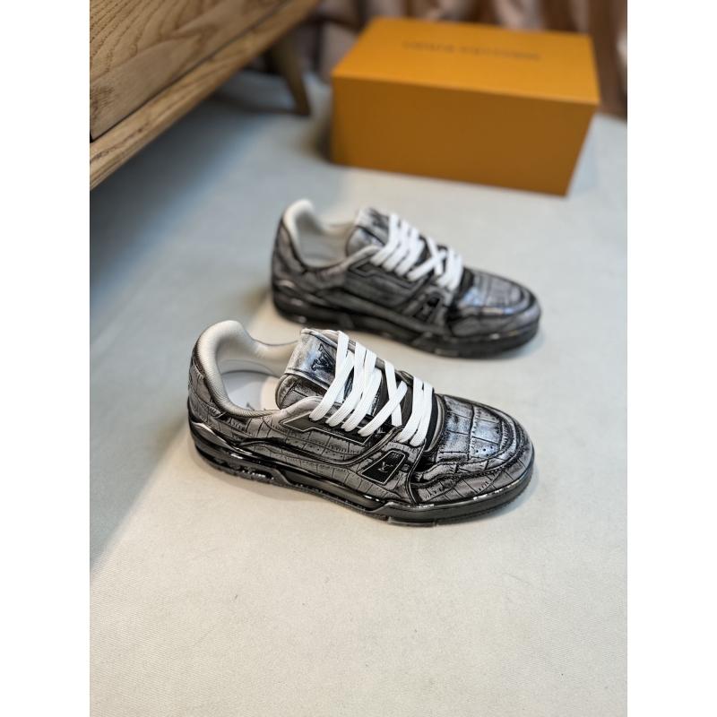 l**is V*t*n sneakers